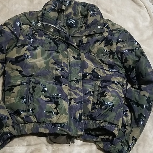 Ashley Size S Ladies Camo Puffer Jacket 